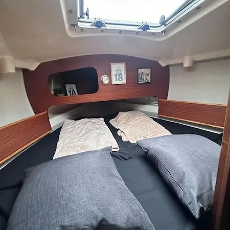 D La De * Ντοβίλ